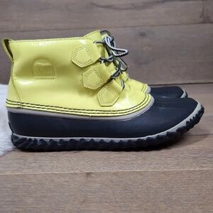 Sorel Out N About Lace Up Boots Yellow Leather 8.5 Rain Booties Rubber Hiking